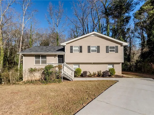 4412 Rustic Wood Dr, Stone Mountain, GA 30083