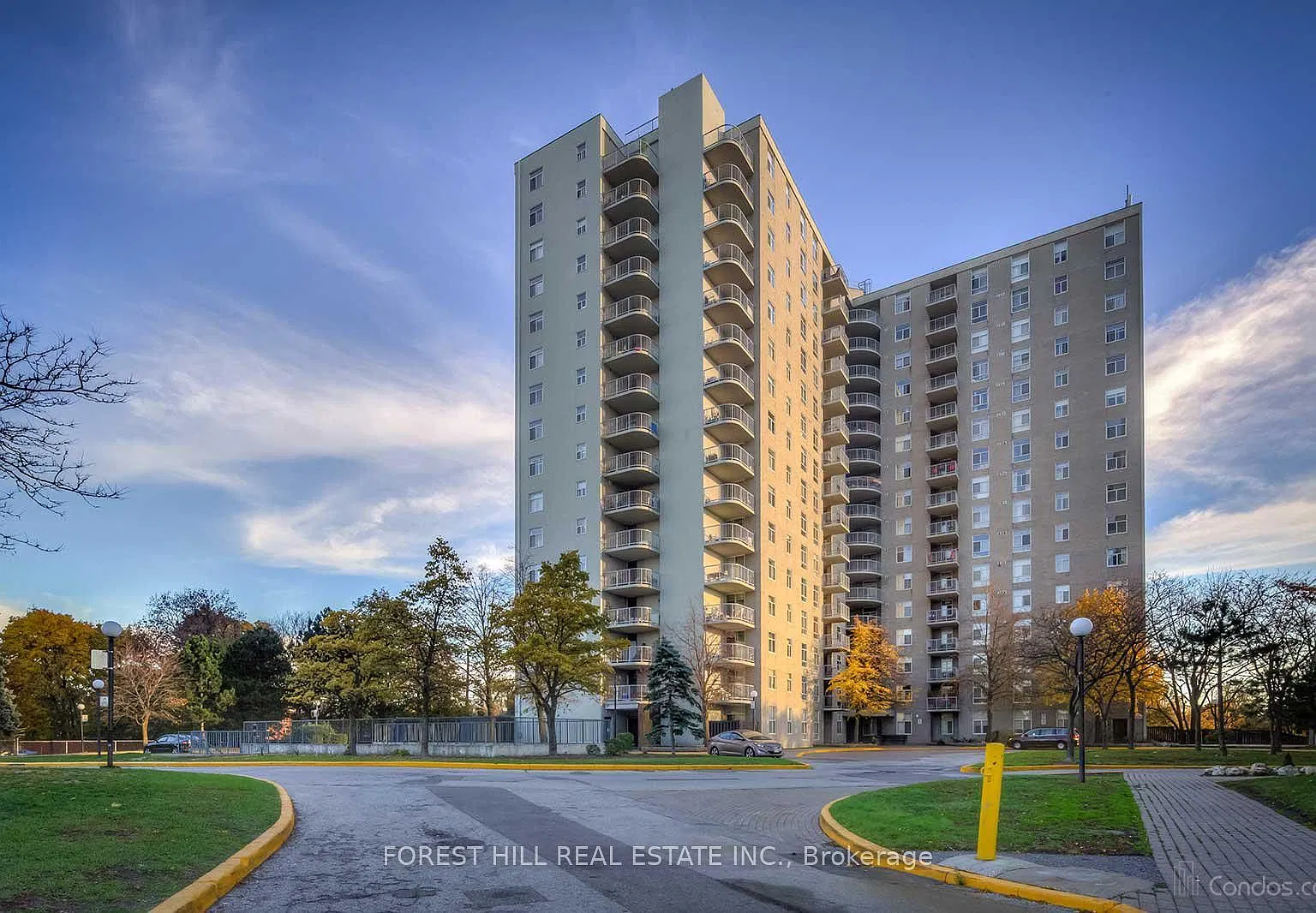 3559 Eglinton Ave W — Photo 1