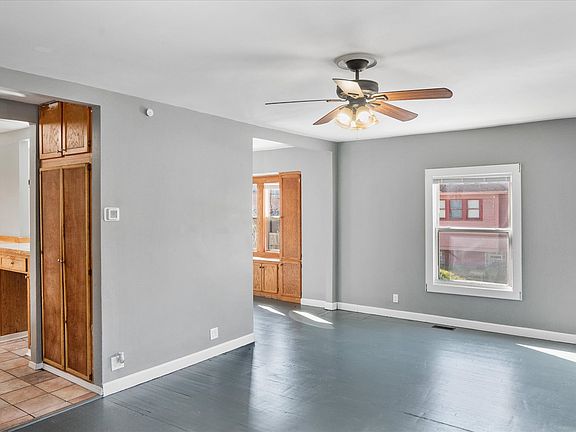 4th image of 349 W Manhattan Blvd