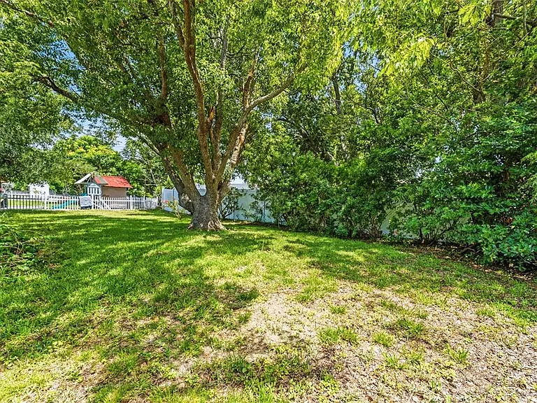 7814 Talisman Dr — Photo 32