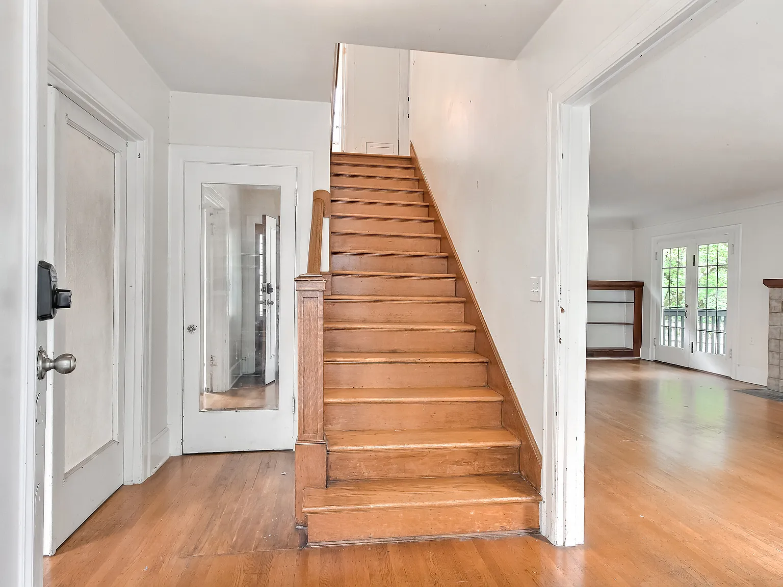 9 bed, 2700 sqft, $12,350 — Photo 4