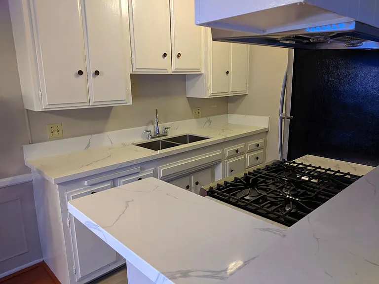 New Hampshire Apartments — Photo 2