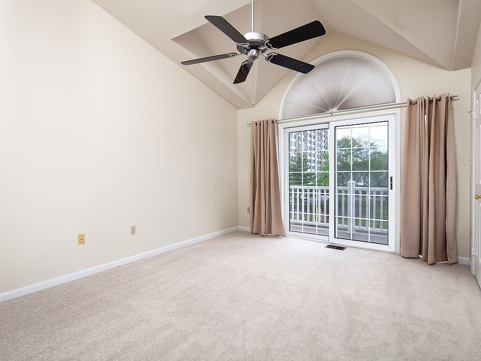 1st image of 3040 S Glebe Rd #1