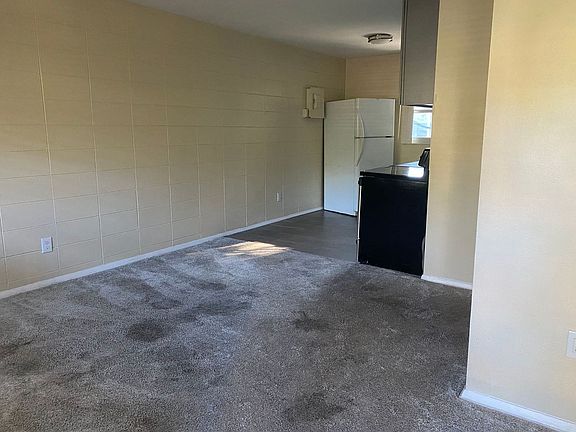 4th image of 639 Ramona Ln #8