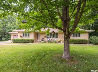 218 Sycamore Ave, Morton, IL 61550