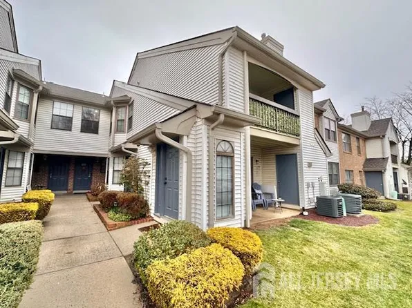 211 Sunshine Ct, Parlin, NJ 08859