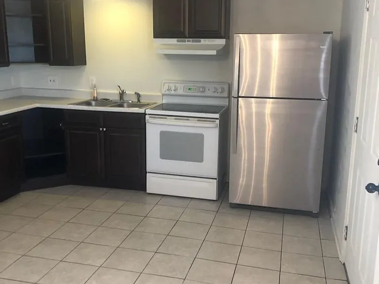 210C Pierce Ave — Photo 3