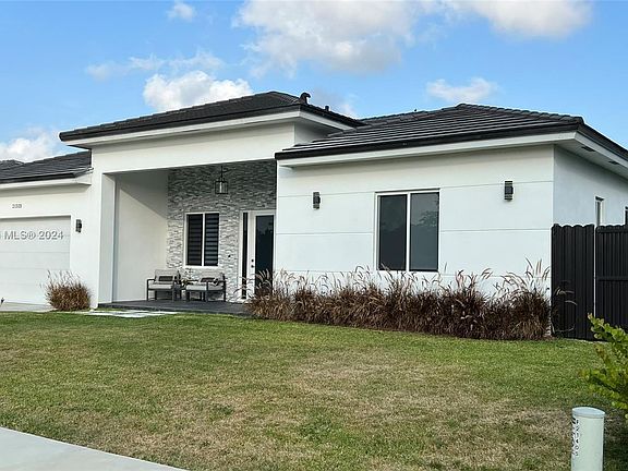 3rd image of 21333 Ingraham Ave