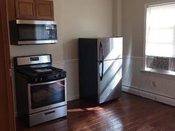 630 Wickenden St #2R, Providence, RI 02903