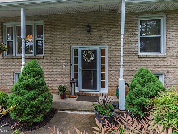 5th image of 2403 Forest Hill Rd