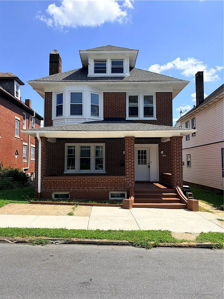 4 bed, 2.5 bath, 1962 sqft, $2,800 — Photo 1