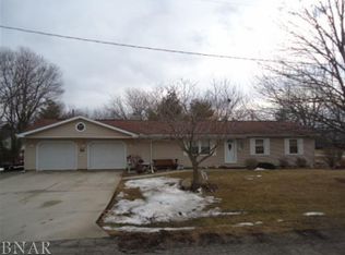 395 S Summit St, El Paso, IL 61738