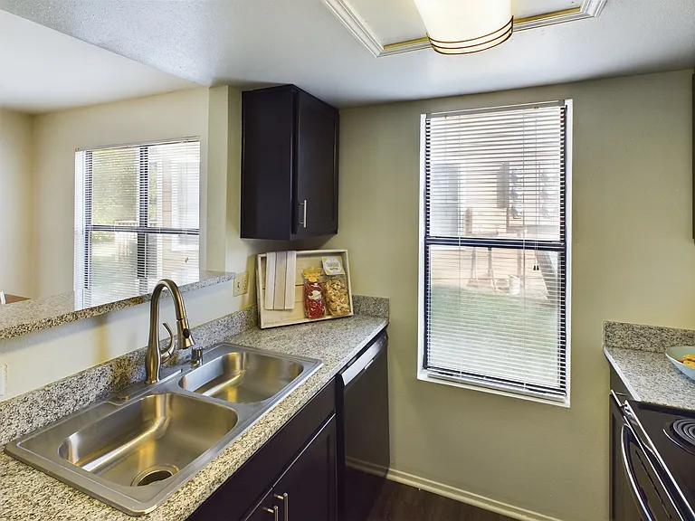 Stoney Brooke Apartments — Photo 3