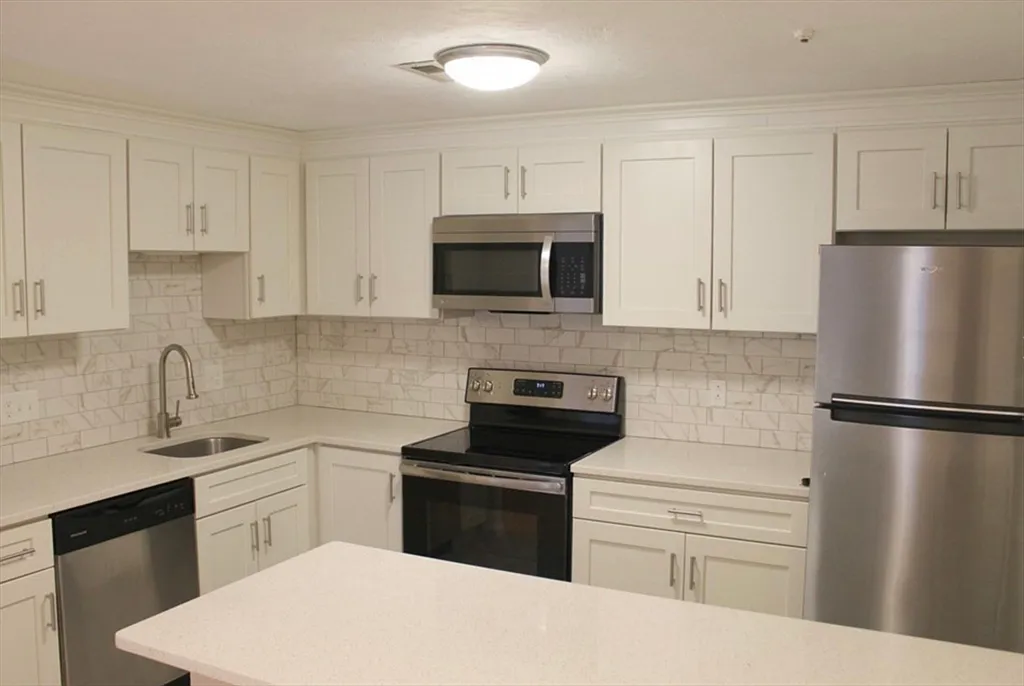 2 bed, 2.0 bath, 873 sqft, $2,600 — Photo 2