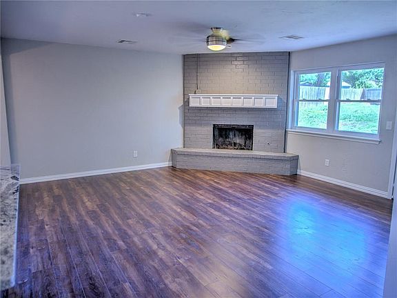 4th image of 1004 S English Dr