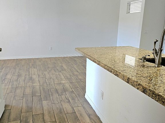 5th image of 4313 N 19th Ave APT 203