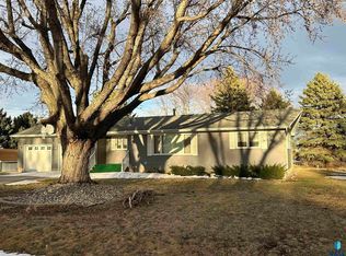 100 S Relanto St, Freeman, SD 57029