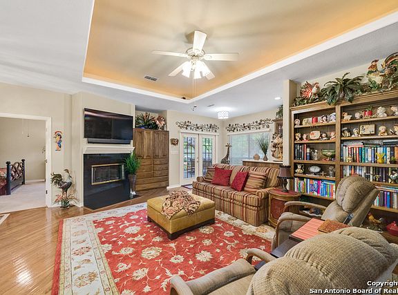 4th image of 226 W Evergreen St