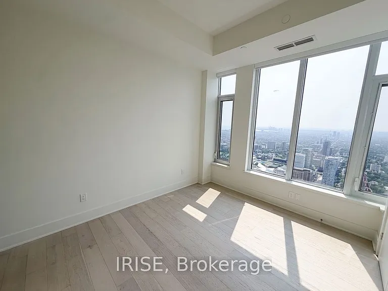 11 Yorkville Ave #5909 — Photo 13