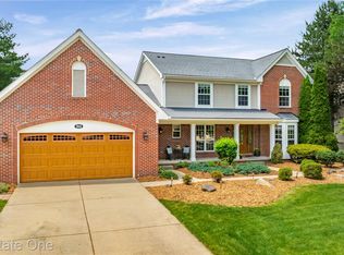 7601 Greenway Ln, West Bloomfield, MI 48324