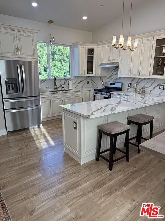 2 bed, 2.5 bath, 1600 sqft, $4,500 — Photo 2