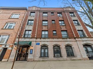 637 W Barry Ave, Chicago, IL 60657