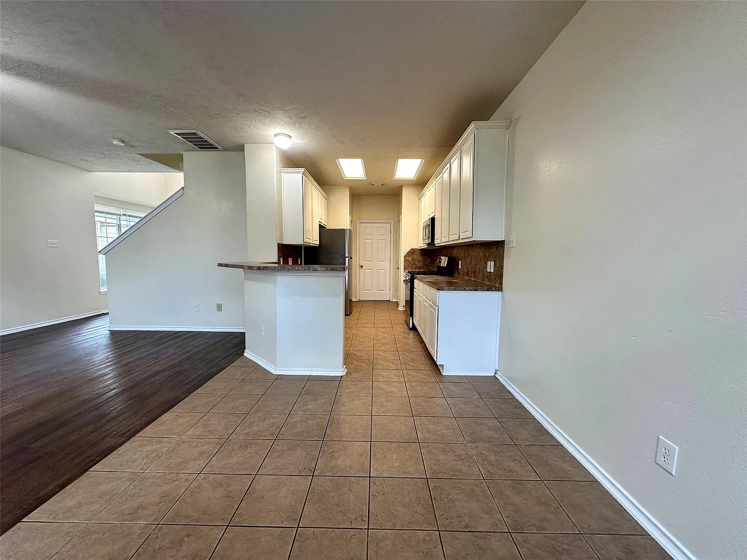 3 bed, 2.5 bath, 1699 sqft, $1,850 — Photo 4
