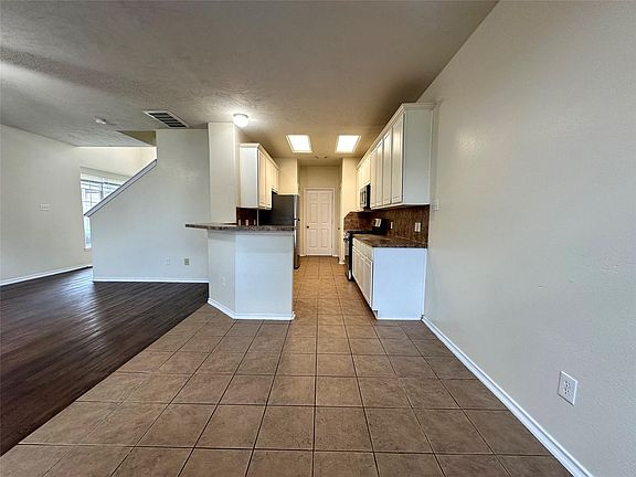 4th image of 16202 Sandy Path Ln