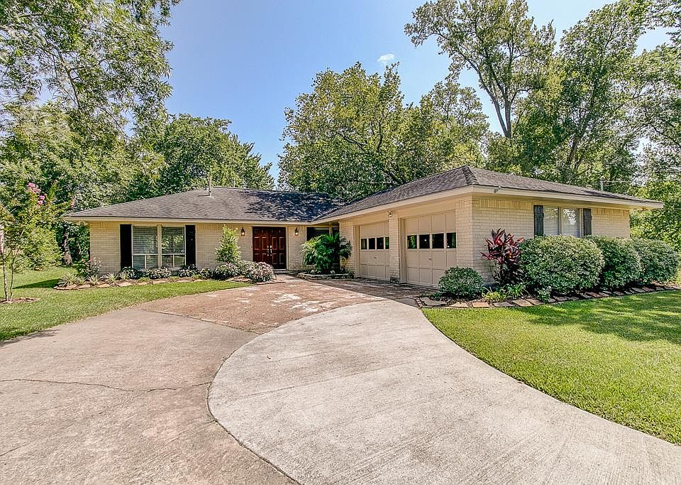 1st image of 3413 Robinson Dr