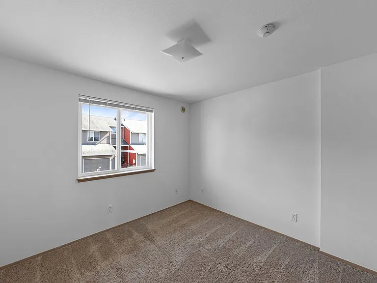 Eagle Island Townhomes — Photo 8