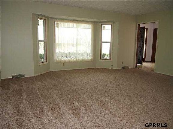 3rd image of 3401 Leawood Dr