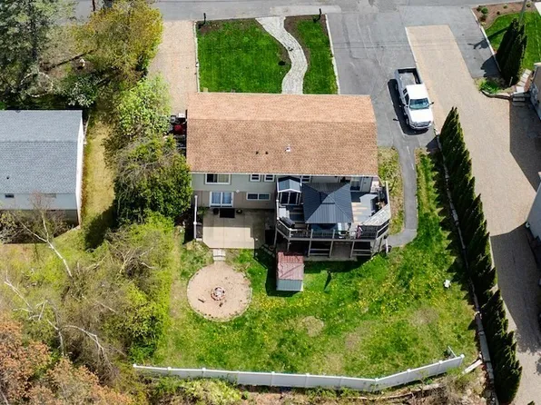 9 Hodgkins Rd, Rockport, MA 01966