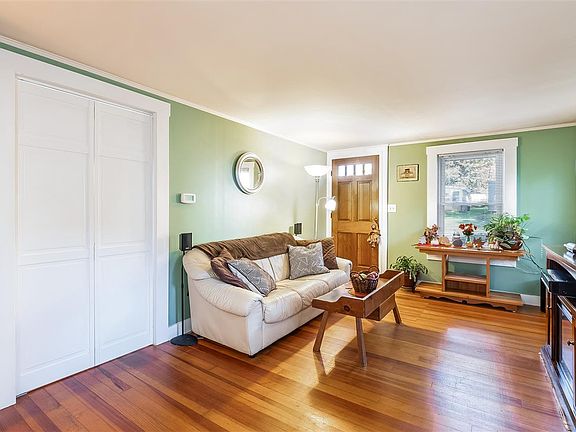5th image of 15 Stearns Ave