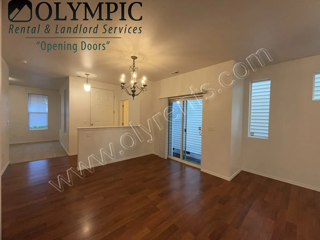 3 bedroom 2.5 bath in Hawks Prairie w/ bonus room — Photo 4