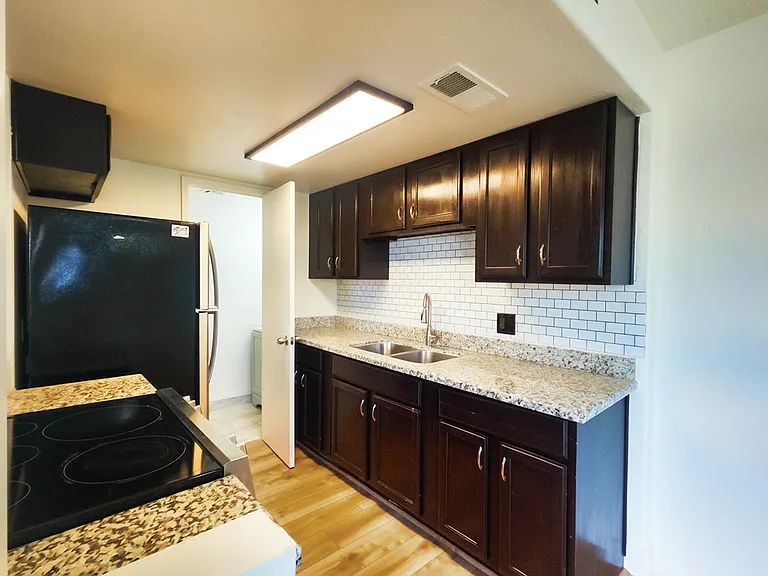 1219 E Townley Ave — Photo 6