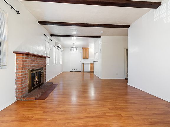 5th image of 11840 Archwood St