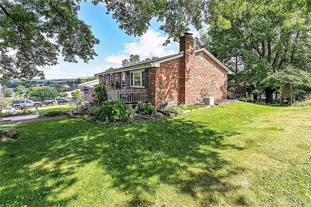 3 bed, 2.5 bath, 1800 sqft, $2,200 — Photo 3