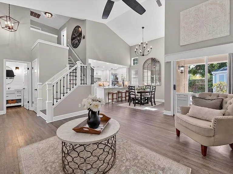 7878 N Meridian Ave — Photo 3
