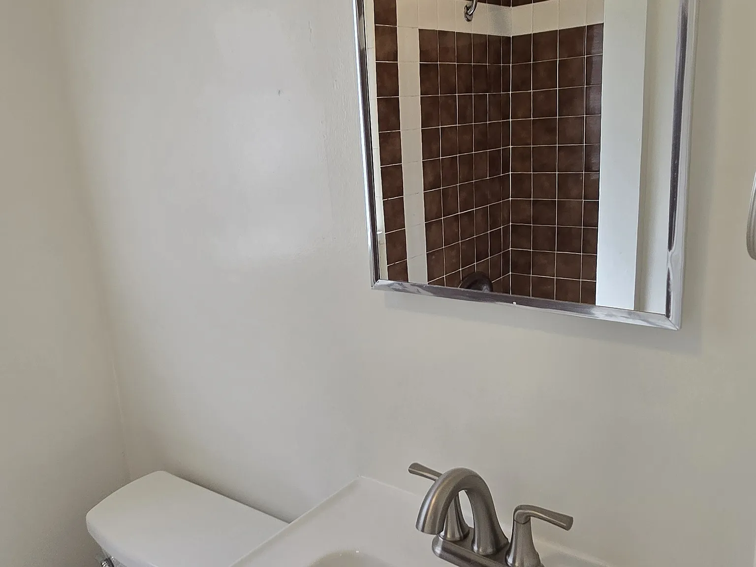 Sunset Park Apartments — Photo 3