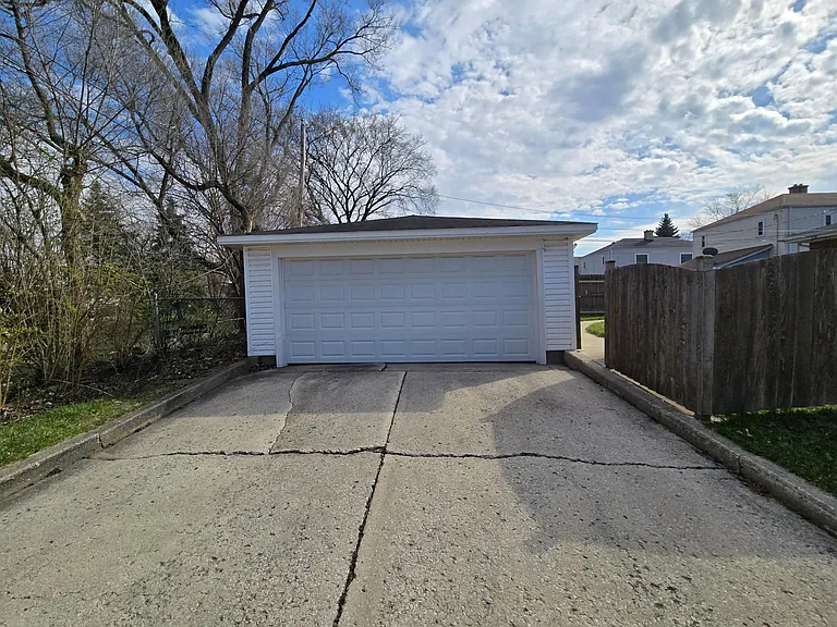 739 E Maple St — Photo 4