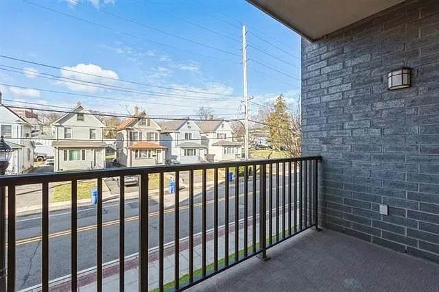 17 Meadow Rd #307 — Photo 2