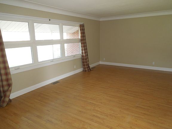 3rd image of 7047 Stockport Dr