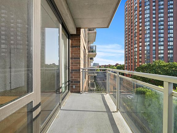 4th image of 1 E 8th St APT 404