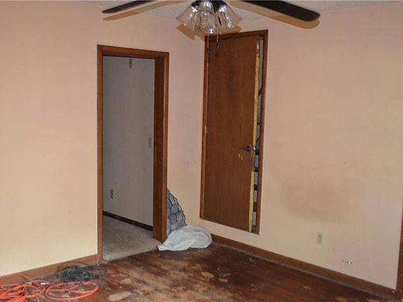 4th image of 208 3rd Ave SE