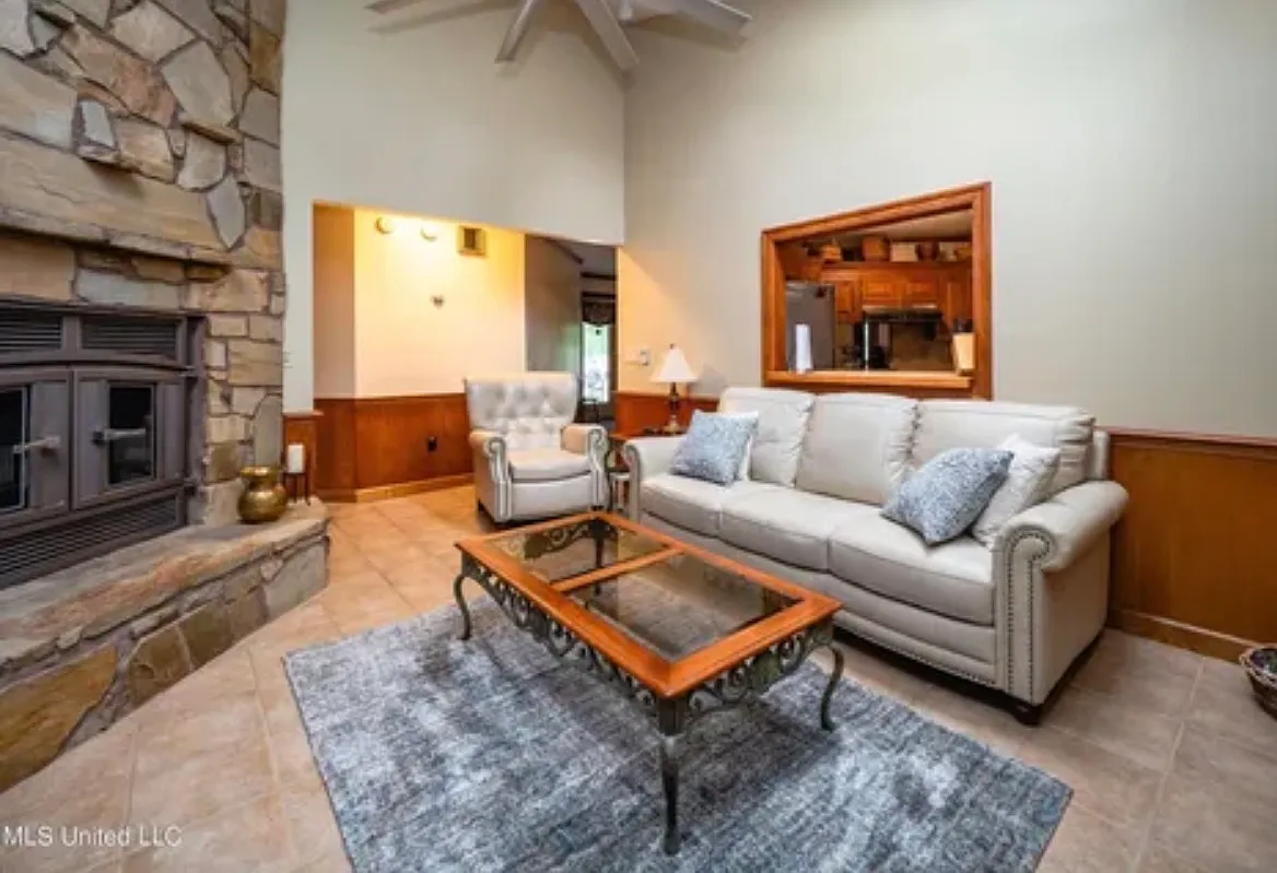 562 S Deerfield Dr — Photo 4