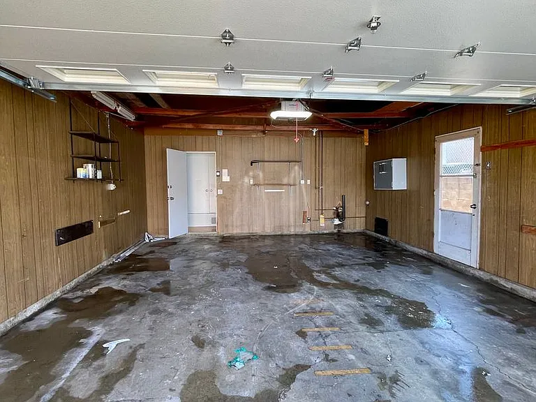 123 Hastings Ave — Photo 24