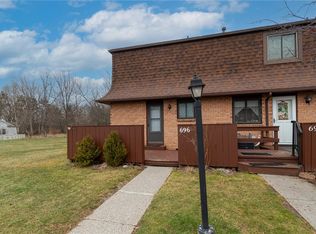 696 Surrey Hill Way, Rochester, NY 14623