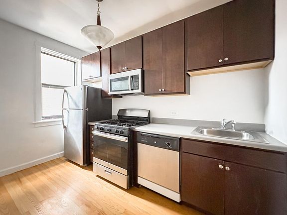 3rd image of 1540 N Kedzie Blvd #2J