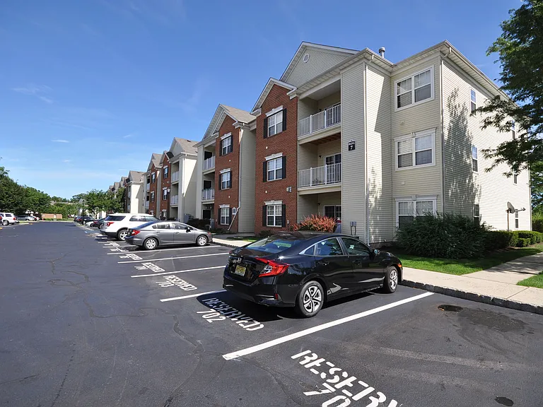 716 Lucy Ct — Photo 1