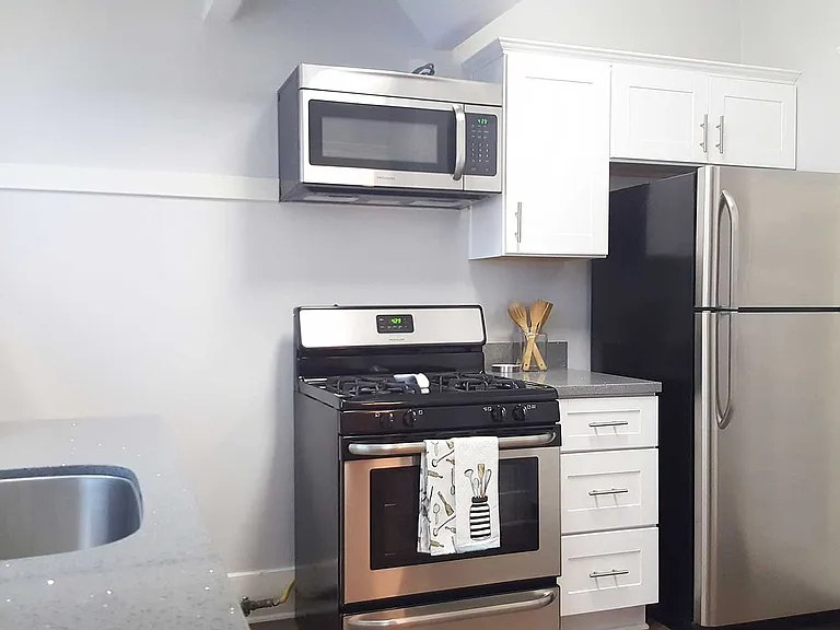 3817 E Livingston Dr — Photo 10